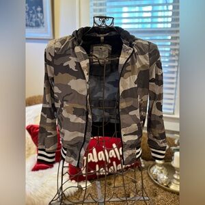 Abercrombie, kids jacket camouflage camo removable hood size 9 10
